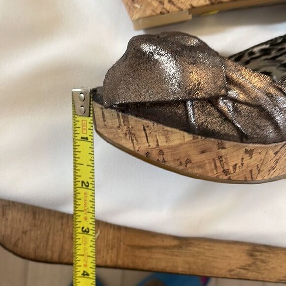 CHINESE LAUNDRY DISTRESSED PEWTER WEDGE SANDALS. BOW FRONT. NEW - Picture 7 of 10